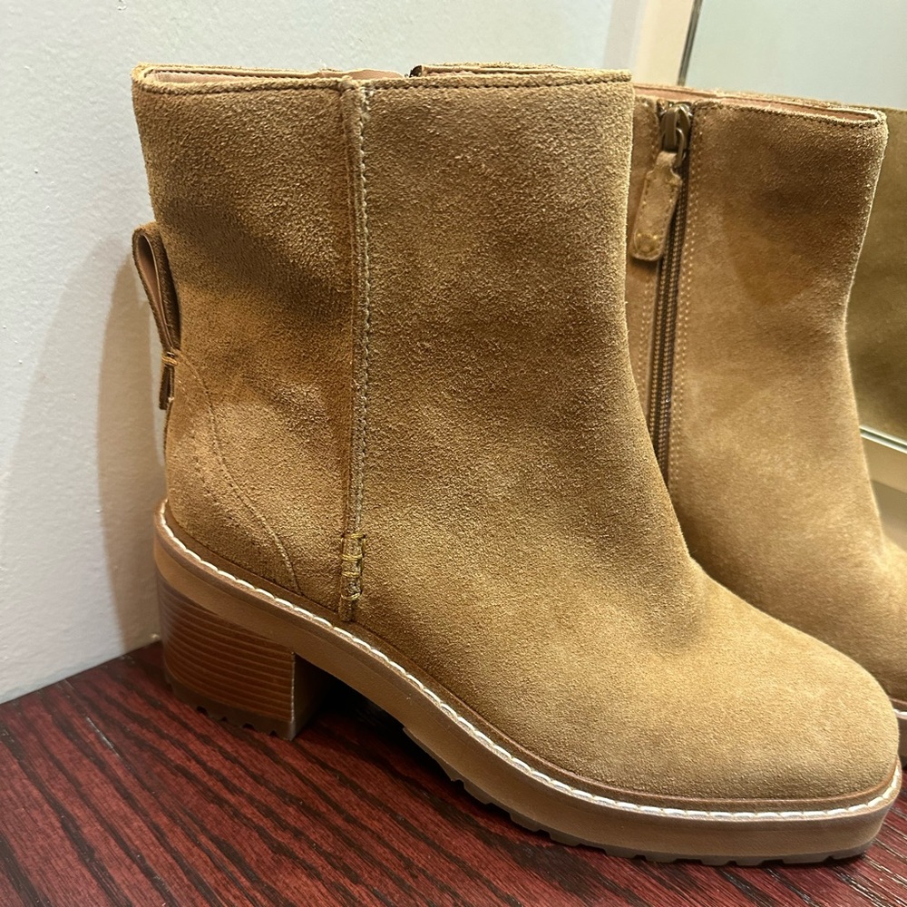 Cole Haan Suede zip Ankle Boots size 6.5